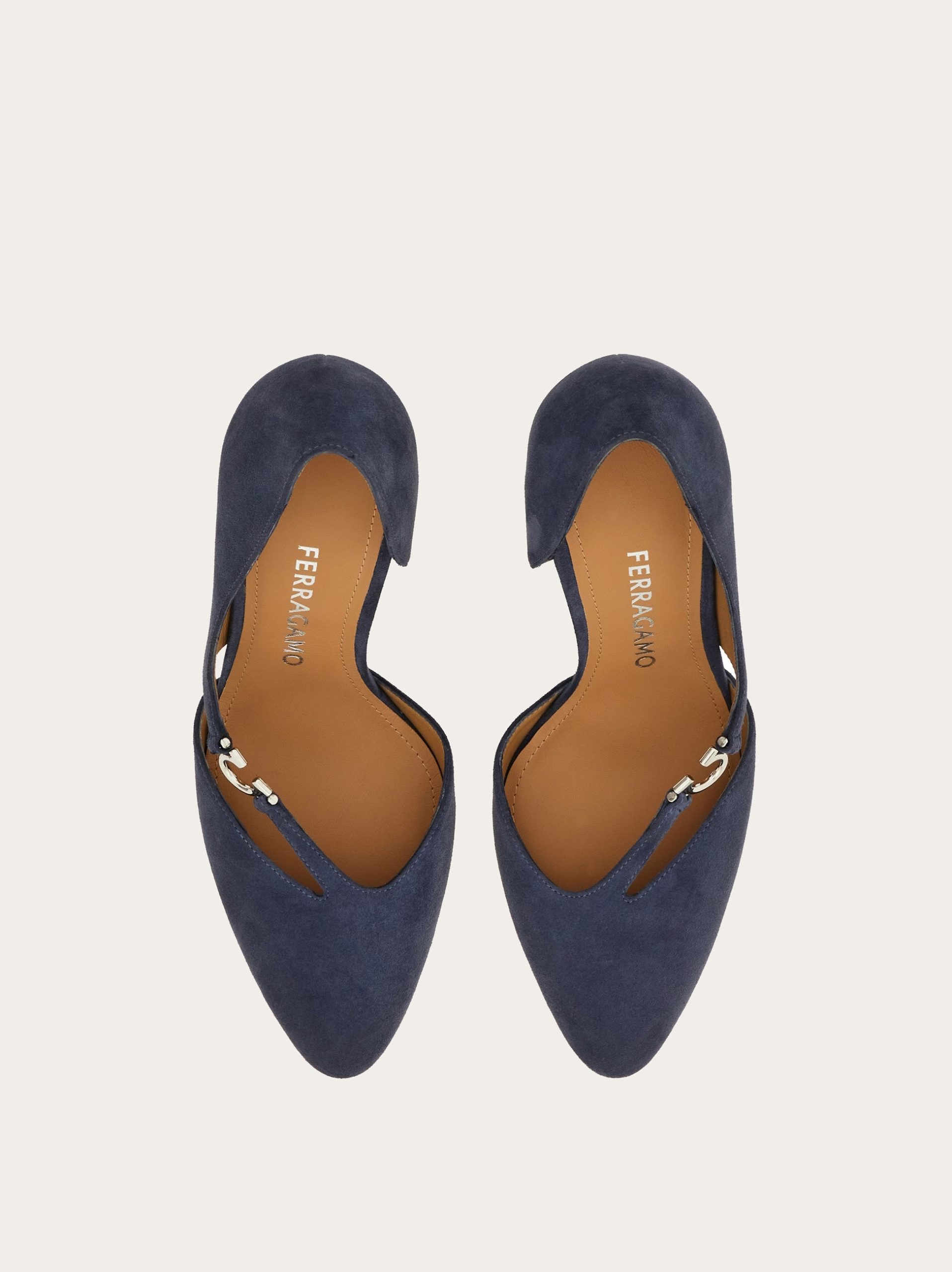 Ferragamo Pump with Gancini detail - Image 3